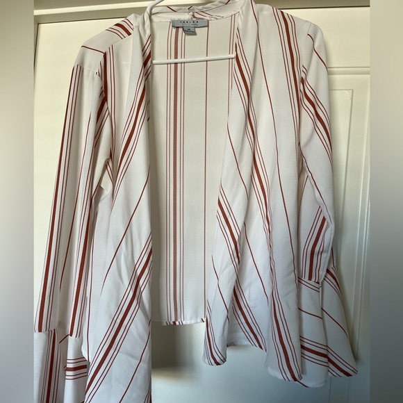 White medium crop top with orange stripes and bell sleeves. Cute and casual. - Picture 4 of 5